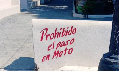 Señal de prohibido el paso en moto en vialidad limpia de Tochimilco tras retiro de escombro y trabajos de limpieza