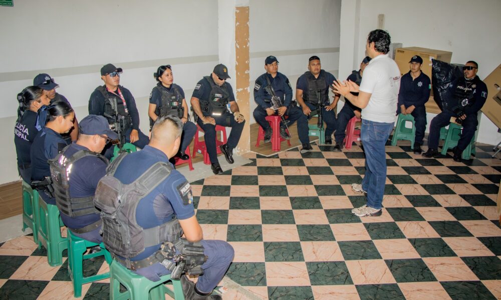 Policías municipales de Tochimilco en capacitación sobre prevención del delito en familia impartida por autoridades estatales