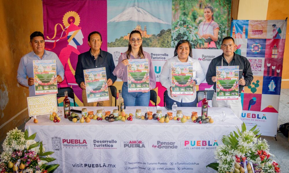 Autoridades del Ayuntamiento de Tochimilco presentan la Feria de la Pera 2026 en rueda de prensa en Puebla