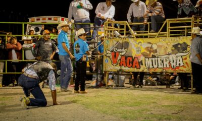 Jaripeo en Tochimilco Puebla durante conmemoración de Emiliano Zapata con participación de comunidad
