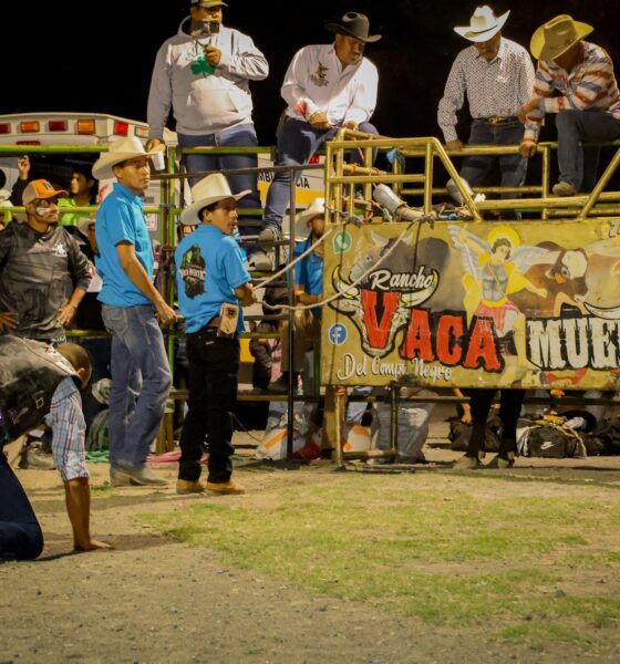 Jaripeo en Tochimilco Puebla durante conmemoración de Emiliano Zapata con participación de comunidad