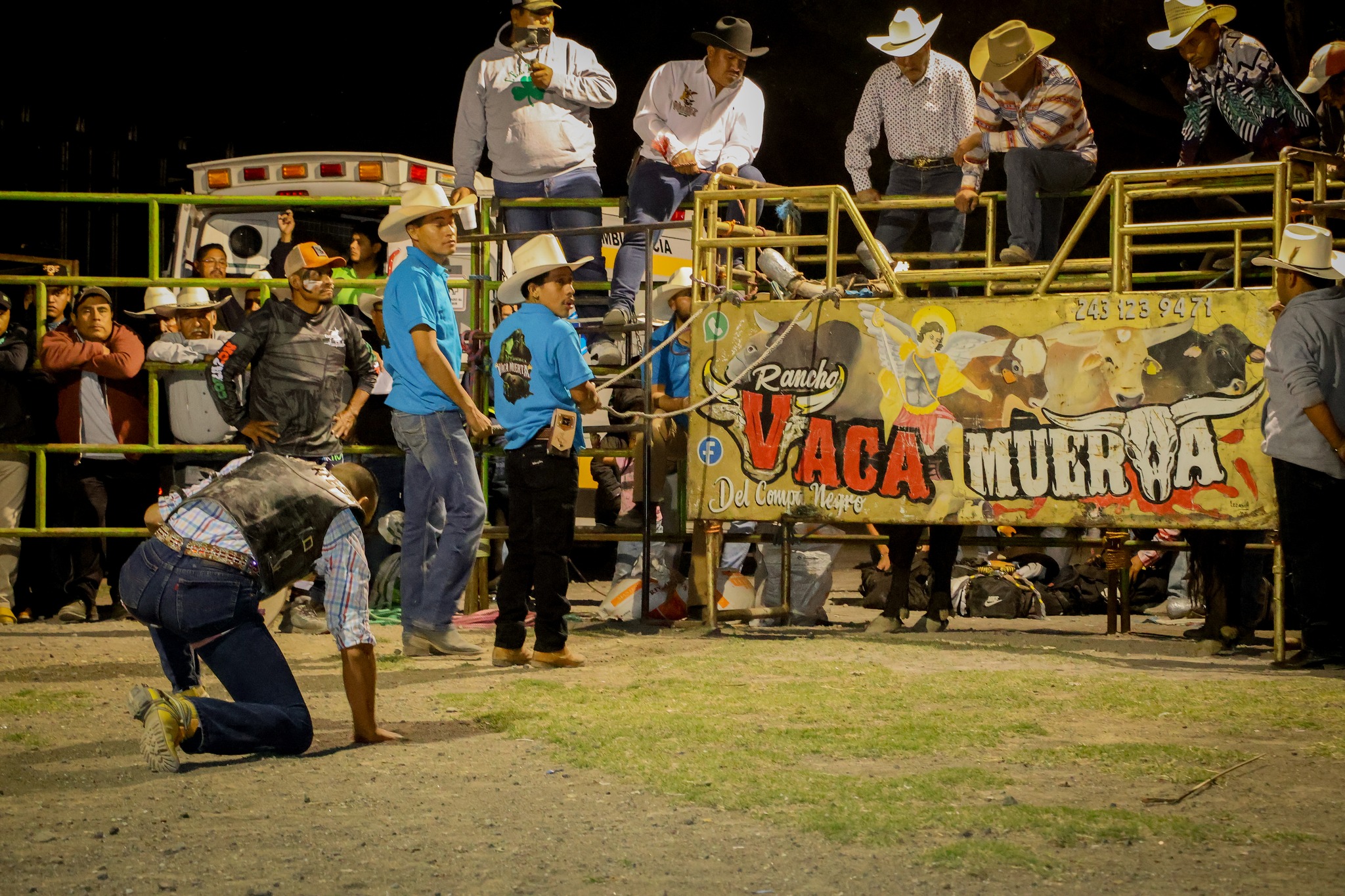Jaripeo en Tochimilco Puebla durante conmemoración de Emiliano Zapata con participación de comunidad