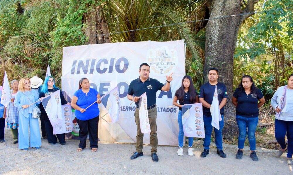 Ayuntamiento de Huaquechula inicia obra de ampliación de drenaje en Santa Ana Coatepec El Ayuntamiento de Huaquechula dio el banderazo de inicio a los trabajos de ampliación de drenaje en la calle “Los Ahuehuetes”, en la comunidad de Santa Ana Coatepec, el pasado 17 de abril de 2026, como parte de las acciones orientadas a mejorar la infraestructura básica del municipio. La obra contempla la implementación de maquinaria para facilitar los trabajos, los cuales se desarrollarán en coordinación con los habitantes de la comunidad, quienes participarán activamente en el proceso. El gobierno municipal destacó que esta acción responde a la necesidad de fortalecer los servicios básicos, particularmente en materia de saneamiento, lo que impacta directamente en la salud y calidad de vida de la población. La ampliación de la red de drenaje representa un avance importante para la comunidad, especialmente en una región donde el acceso a infraestructura adecuada sigue siendo un reto constante. El Ayuntamiento enfatizó que el trabajo conjunto entre autoridades y ciudadanía permite avanzar en más proyectos y generar resultados tangibles en las localidades. Sin embargo, el éxito de estas obras dependerá no solo de su ejecución, sino también de su mantenimiento y de la continuidad en la inversión pública, factores clave para garantizar beneficios a largo plazo.