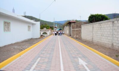 Calle adoquinada en comunidad de Huaquechula tras entrega de obra pública
