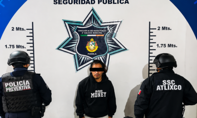 Policía de Atlixco presenta a detenido por delitos contra la salud junto a sustancias aseguradas.