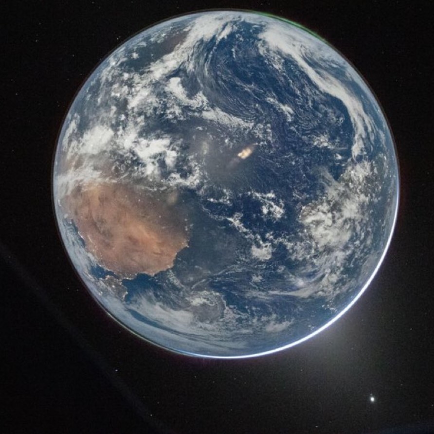 Vista de la Tierra desde el espacio captada por la misión Artemis II de la NASA