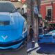 Corvette azul asegurado en Puebla con reporte de robo en Estados Unidos estacionado en zona urbana