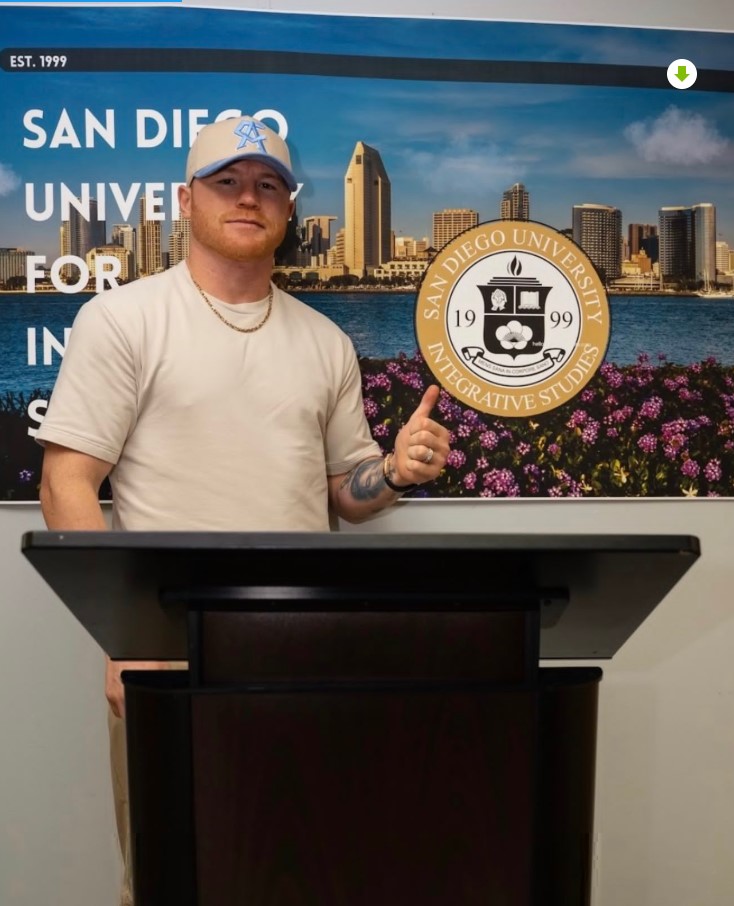 hombre en universidad san diego inicio clases educacion continua superacion personal