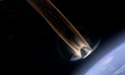 Cápsula espacial Orion reingresando a la atmósfera terrestre a alta velocidad