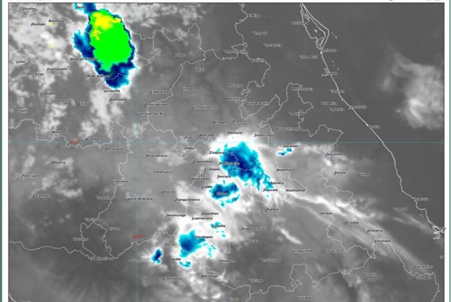 Imagen satelital muestra lluvias y tormentas eléctricas en el centro de México con afectaciones en Puebla y Atlixco.