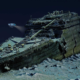 Restos del Titanic en el fondo del océano explorados por un sumergible
