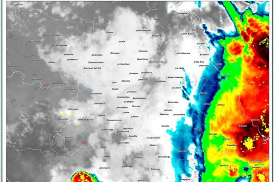 Imagen satelital GOES-19 mostrando lluvias y tormentas eléctricas sobre Puebla y el Valle de Atlixco-Matamoros.