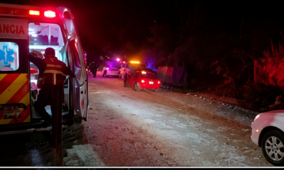 Accidente de torton en la carretera federal Puebla–Atlixco dejando vehículos dañados y personas lesionadas en Los Molinos.