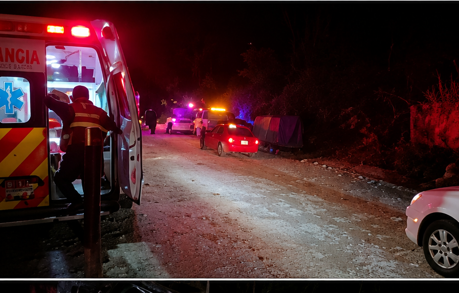 Accidente de torton en la carretera federal Puebla–Atlixco dejando vehículos dañados y personas lesionadas en Los Molinos.