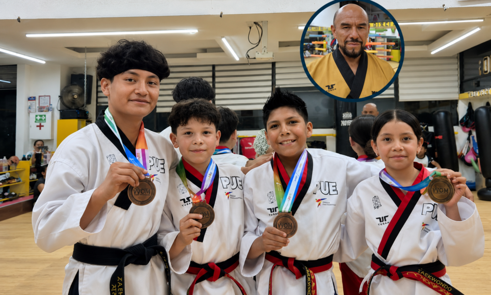 Jóvenes taekwondoines de Atlixco e Izúcar muestran medallas obtenidas para Puebla en la Olimpiada Nacional CONADE Primavera 2026.