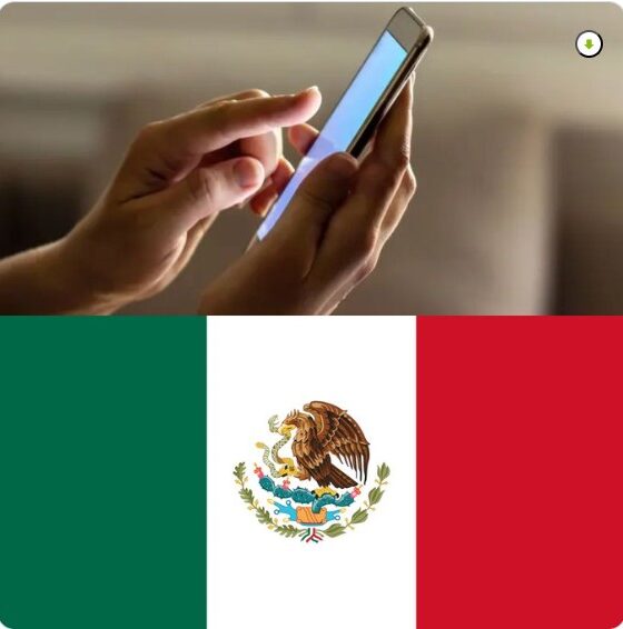 Imagen de un teléfono celular junto a la bandera de México relacionada con debate sobre registro obligatorio de líneas telefónicas.