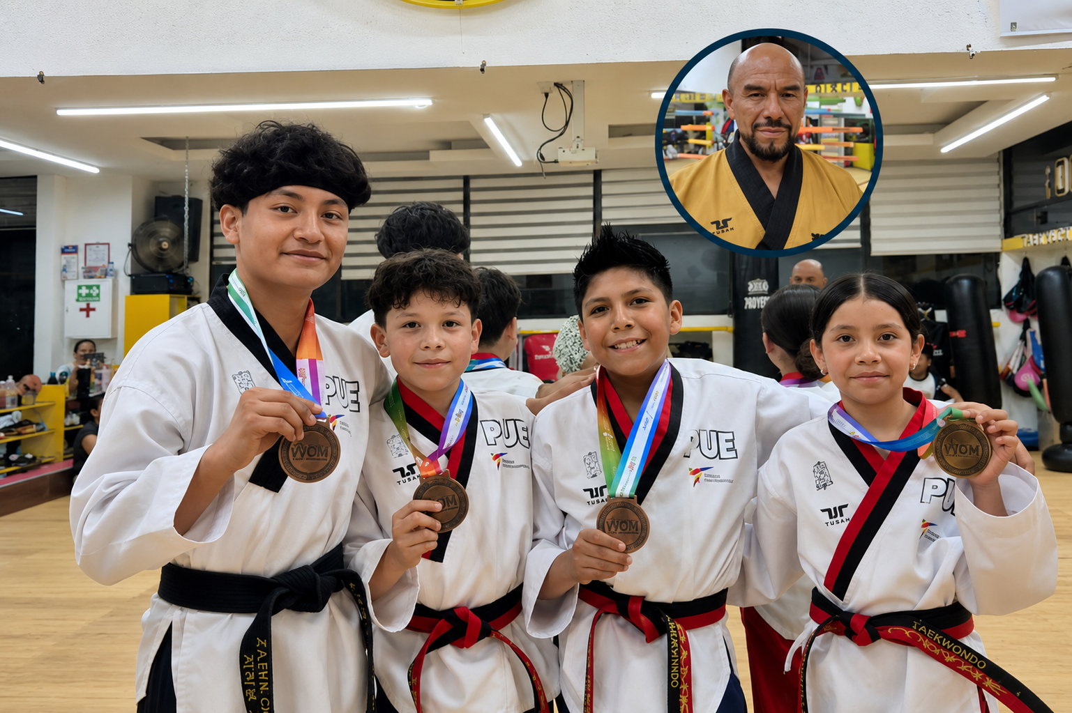 Jóvenes taekwondoines de Atlixco e Izúcar muestran medallas obtenidas para Puebla en la Olimpiada Nacional CONADE Primavera 2026.