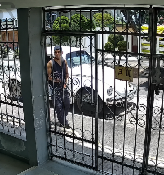 Captura de cámara de seguridad mostrando a un presunto ladrón junto a un vehículo blanco en la colonia Ricardo Flores Magón de Atlixco.