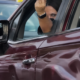 Captura de video viral sobre presunto conflicto vial y amenaza con taser en Puebla.