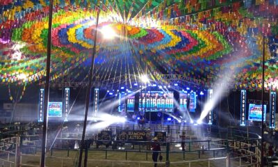 Jaripeo tradicional durante la Feria de Tochimilco 2026 con música regional y ganaderías participantes
