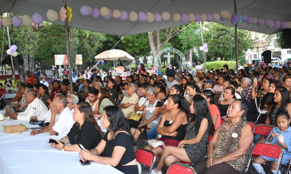 Celebración del Día de las Madres en Huaquechula con música y convivencia familiar