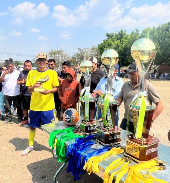 Premiación de la final de fútbol de la Liga Regional de Cacaloxúchitl en Huaquechula