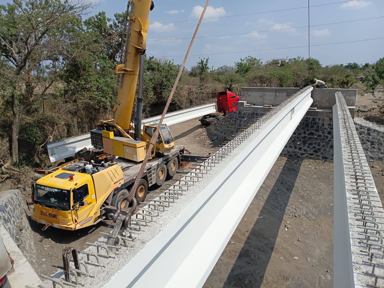 Construcción de puente entre Teacalco y La Soledad Morelos en Huaquechula