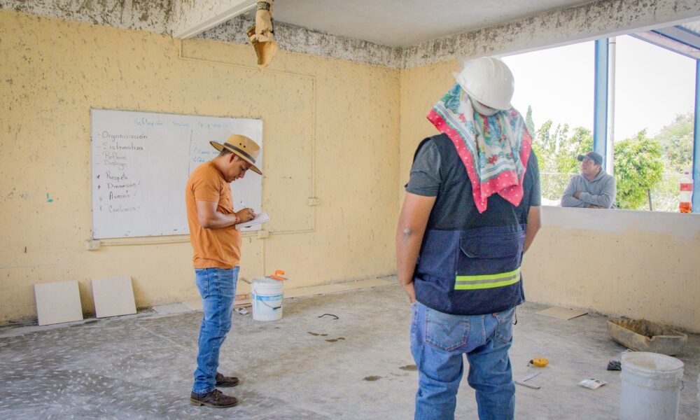 Trabajos de rehabilitación en aula de la Escuela Primaria Rafael Ramírez del Barrio de Jerusalén en Tochimilco.