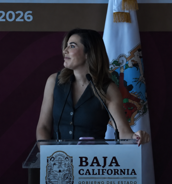 Funcionaria estatal de Baja California durante conferencia oficial donde ocurrió un apagón que generó debate nacional sobre servicios eléctricos.