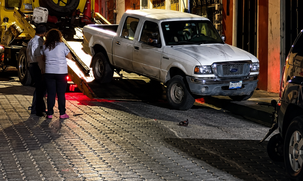 Vehículos dañados tras accidente múltiple provocado por conductor presuntamente alcoholizado en el centro de Atlixco.
