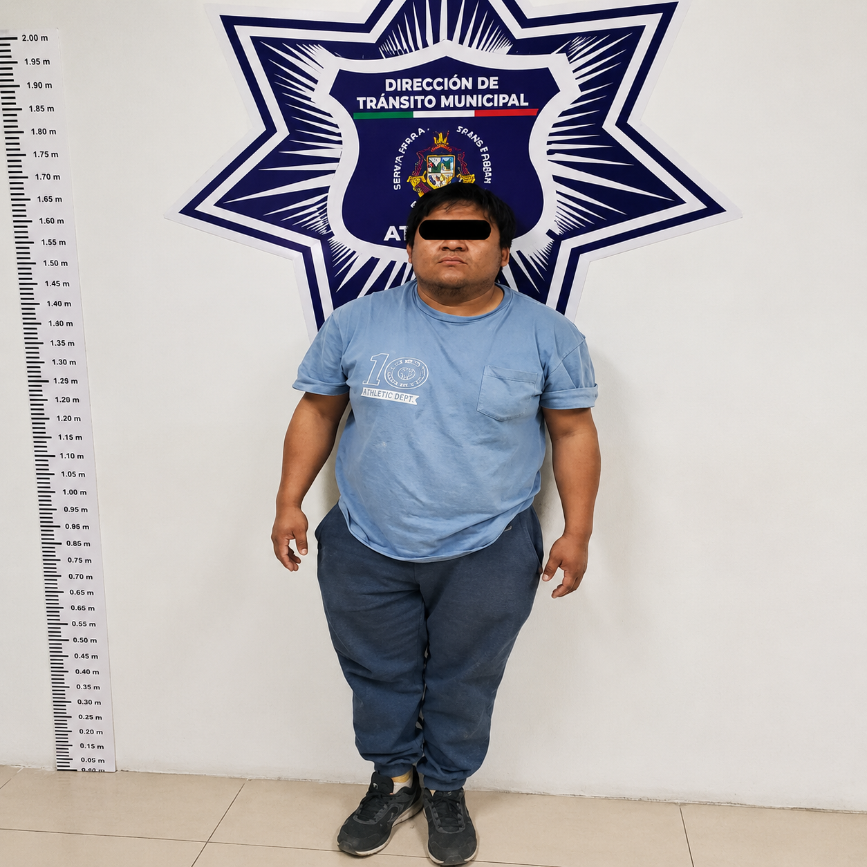 Conductor detenido por autoridades municipales de Atlixco tras presuntamente provocar daños a una patrulla y conducir en estado inconveniente.