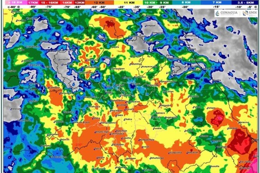Imagen satelital de CONAGUA que muestra núcleos de lluvia intensa, actividad convectiva y zonas bajo alerta meteorológica en Puebla, incluyendo Atlixco.