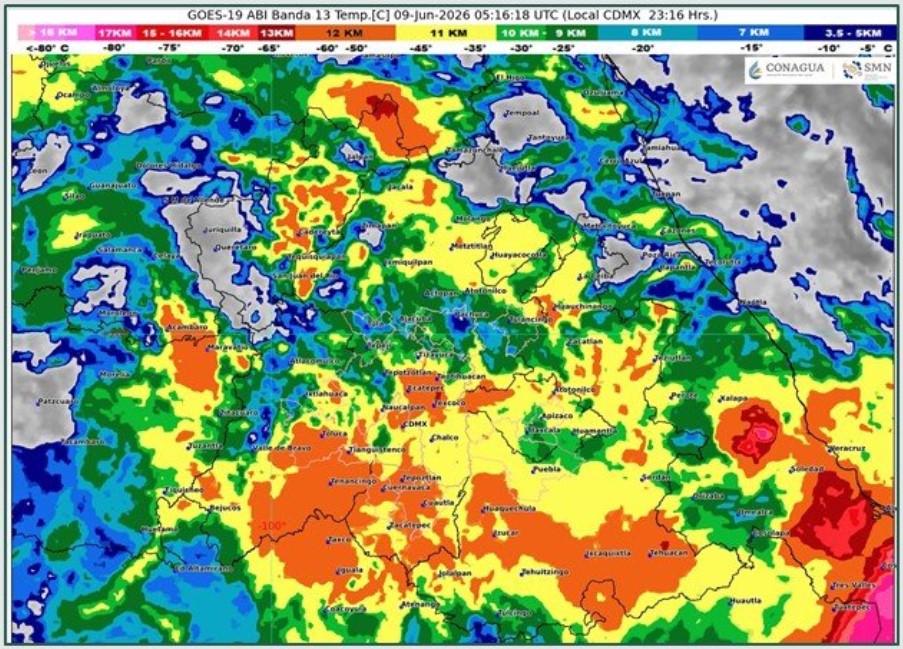 Imagen satelital de CONAGUA que muestra núcleos de lluvia intensa, actividad convectiva y zonas bajo alerta meteorológica en Puebla, incluyendo Atlixco.