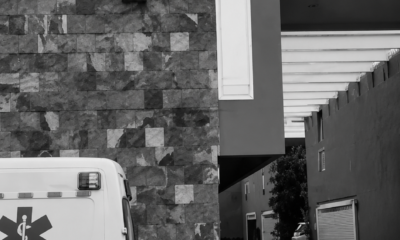 Exterior de un motel en Puebla donde autoridades realizaron diligencias tras el hallazgo de un feto en una habitación, caso investigado por la Fiscalía.