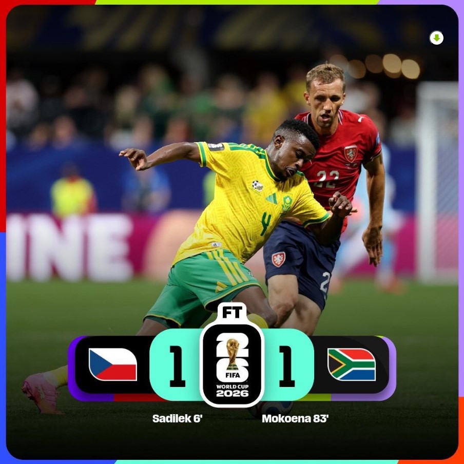 Futbolistas de República Checa y Sudáfrica disputan el balón durante el empate 1-1 en la fase de grupos del Mundial FIFA 2026.