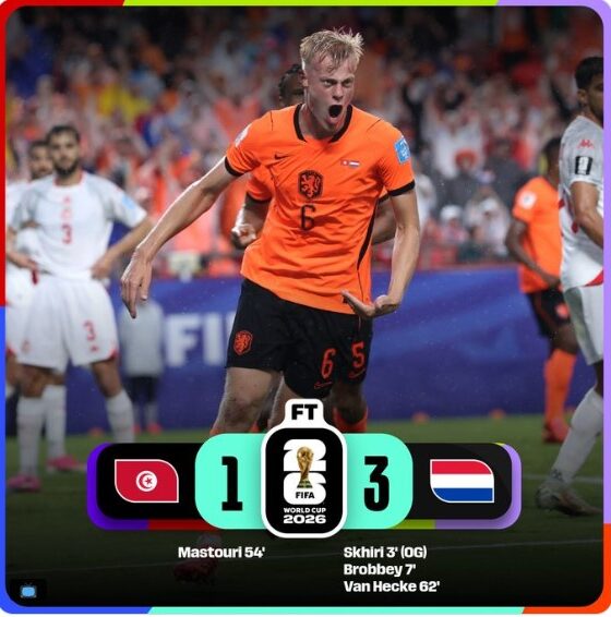 Jugador de Países Bajos celebra una anotación durante la victoria 3-1 sobre Túnez en la última jornada del Grupo F de la Copa Mundial de la FIFA 2026, resultado que aseguró el liderato del grupo para la selección neerlandesa.