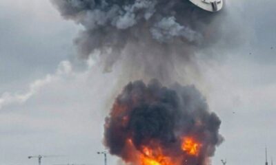 Columna de humo y explosión tras un presunto ataque con drones contra una refinería de petróleo en Moscú.