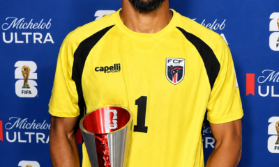 Vozinha, portero de Cabo Verde, posa con el reconocimiento de Hombre del Partido tras el empate frente a España en el Mundial 2026.