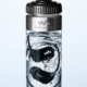 Botellas transparentes utilizadas por Sony para exhibir y vender reproductores Walkman resistentes al agua durante una campaña de marketing experiencial lanzada en Nueva Zelanda en 2014.