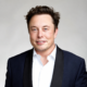 Retrato del empresario tecnológico Elon Musk, fundador de SpaceX y Tesla, convertido en el primer trillonario de la historia moderna.