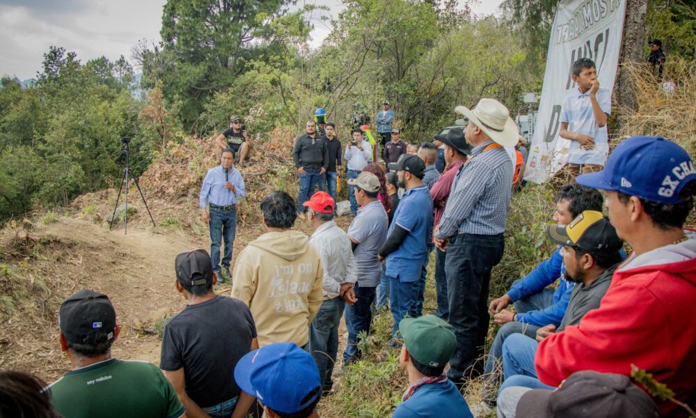 Inicio de obra para la instalación de una antena repetidora que ampliará la cobertura de señal telefónica en Santa Catalina Cuilotepec, Tochimilco.