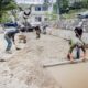 Trabajadores realizan labores de rehabilitación de la red de drenaje sanitario en el paraje Barranquilla del Barrio de Xaxalpa, municipio de Tochimilco.