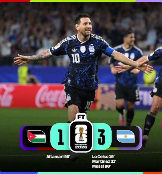 Lionel Messi celebra junto a sus compañeros la victoria de Argentina 3-1 sobre Jordania en la última jornada de la fase de grupos de la Copa Mundial de la FIFA 2026, resultado con el que la Albiceleste terminó invicta.