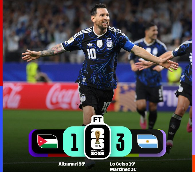 Lionel Messi celebra junto a sus compañeros la victoria de Argentina 3-1 sobre Jordania en la última jornada de la fase de grupos de la Copa Mundial de la FIFA 2026, resultado con el que la Albiceleste terminó invicta.