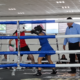 Jóvenes boxeadores participan en combate durante el Primer Torneo del Centro de Iniciación Deportiva realizado en Atlixco, Puebla.
