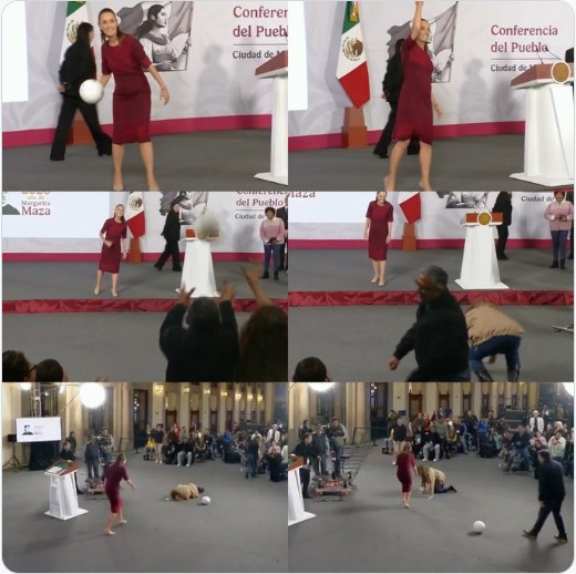Reportera cae durante una dinámica con balones en conferencia presidencial mientras asistentes observan el incidente en Palacio Nacional.