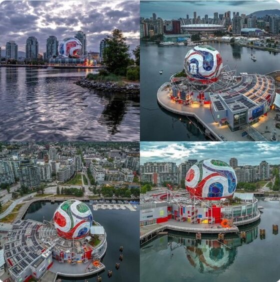 Estructura monumental con forma de balón de fútbol instalada en Vancouver como parte de los preparativos turísticos para la Copa Mundial FIFA 2026.