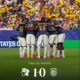 Jugadores de Ecuador reunidos en el campo tras la derrota 1-0 ante Costa de Marfil en el Mundial 2026.