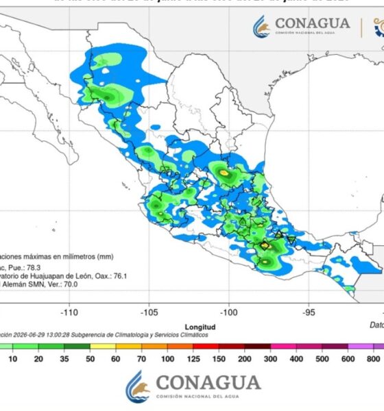 Mapa meteorológico elaborado por la Comisión Nacional del Agua (CONAGUA) y el Servicio Meteorológico Nacional (SMN) que muestra el pronóstico de lluvias moderadas a fuertes para el estado de Puebla el 30 de junio de 2026, con mayores acumulados previstos en el Valle de Atlixco y Angelópolis.