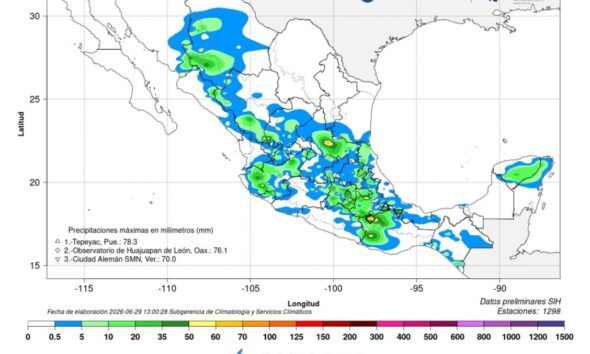 Mapa meteorológico elaborado por la Comisión Nacional del Agua (CONAGUA) y el Servicio Meteorológico Nacional (SMN) que muestra el pronóstico de lluvias moderadas a fuertes para el estado de Puebla el 30 de junio de 2026, con mayores acumulados previstos en el Valle de Atlixco y Angelópolis.
